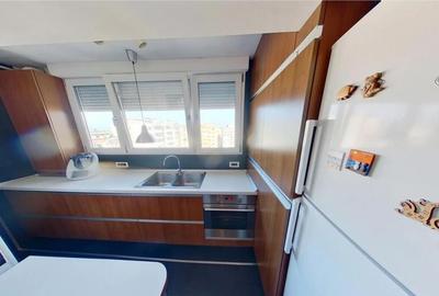 Apartament cu 2 camere,recompartimentat in 3 camere,54 mp,Gr