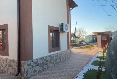 Casă cu 3 camere în Plătărești - 2