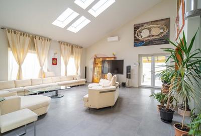 Casa / Vila cu 10 camere, de vanzare. Todireni, Botosani.