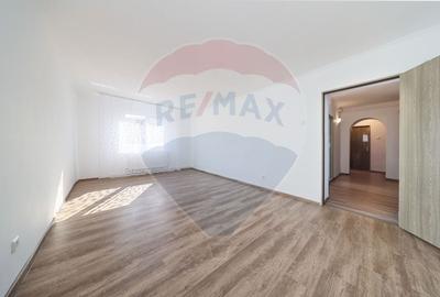 Apartament spatios cu 2 camere de vanzare - 3