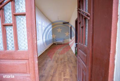 Casă cu 7 camere cu Teren 1606 Mp în Leu - 2