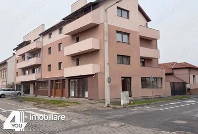 Apartament cu 2 camere decomandat în Boul Roșu