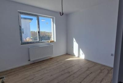 Vanzare casa parter  cu 4 camere Vedere la lac| Crevedia -Strada Caisului - 3