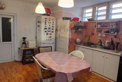 Apartament 4 camere de vanzare Calea Domneasca Scoala 2 - 10