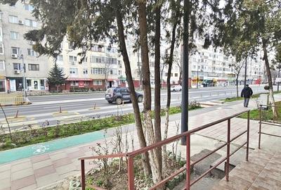 Spațiu comercial, de 75 mp, în Casa de Cultură