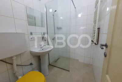 Casă cu 6 camere cu Canalizare în Central - 4