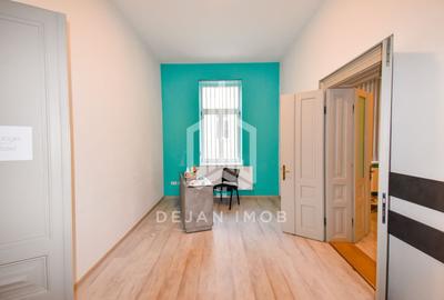 Apartament cu 8 camere în Central - 36
