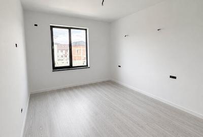 Casă cu 4 camere cu Teren 300 Mp în Central - 3