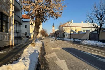 Spațiu comercial, de 57 mp, în Central - 8