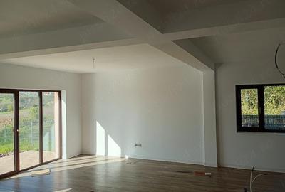 Casă cu Teren 760 Mp în Central - 3