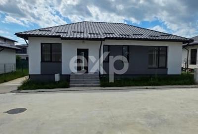 Casă individuală cu 4 camere cu Teren 300 Mp în Tunari - 1