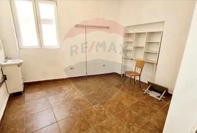 Spațiu comercial, de 130 mp, în Central - 4