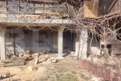 Casă cu 4 camere în Central - 2