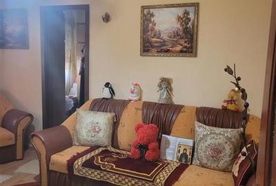 Apartament cu 3 camere nedecomandat în 9 Mai