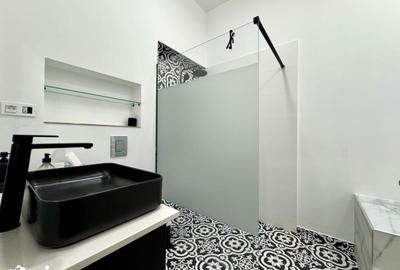 Apartament cu 3 camere, mobilat în Central