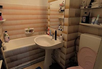 Apartament cu 4 camere semidecomandat în Micro 4 - 8