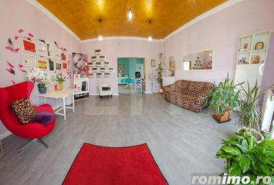 Casă cu 5 camere cu Teren 2400 Mp în Central - 1