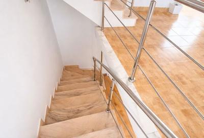 Casă cu 4 camere cu Teren 377 Mp în Traian - 2