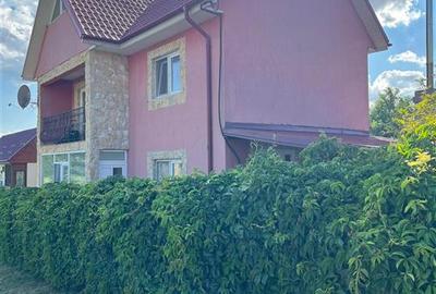 Casă cu 4 camere cu Teren 684 Mp în Lețcani - 1