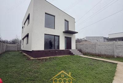 Casă cu Teren 300 Mp în Șimnicu de Jos - 1