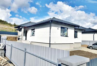 Casă la cheie  pe 1 nivel  4 cam. 2 bai ,650 mp. teren - 9