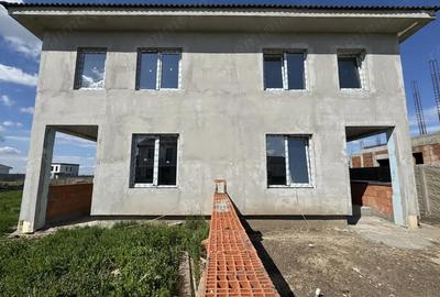 Sacalaz, 1/2 Duplex pe Etaj, 4 Camere,2 Bai,Terasa Acoperita