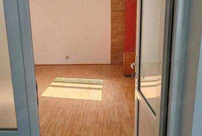 Spațiu comercial, de 25 mp, în Central - 4