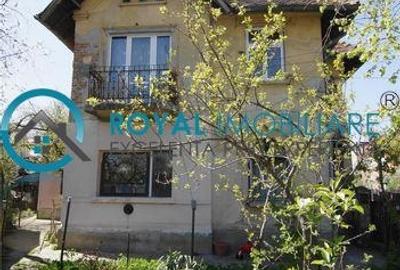 Casă individuală cu 8 camere cu Teren 355 Mp în Central - 1