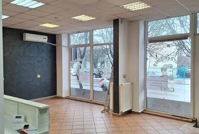 Spațiu comercial, de 75 mp, în Central