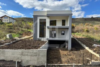 Casa Individuala finalizata, 2 garaje. zona Roata Faget - 2
