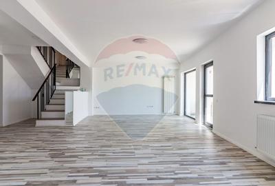 Casa / Vila in Corbeanca,  toate utilitatile, strada principala - 3