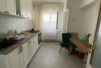 2 DECOMANDATE etajul 3 cu centrala, renovat, bloc 1985, Energiei - 1