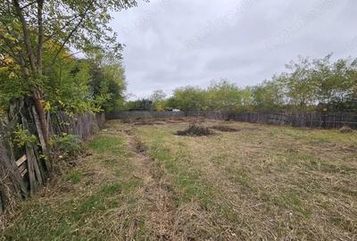 Teren de 614 mp, în Bradu