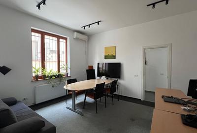 Casă individuală cu 10 camere cu Canalizare în Cotroceni - 2