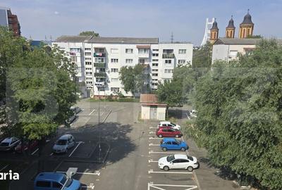Apartament cu 2 camere în Micro 17