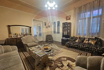 Casă cu 4 camere cu Teren 265 Mp în Central