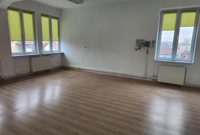 Ciucas--Spatiu birouri 260 mp compartimentat ,parcare ,liber - 3