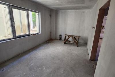 Casă cu 6 camere cu Teren 390 Mp în Independenței - 4