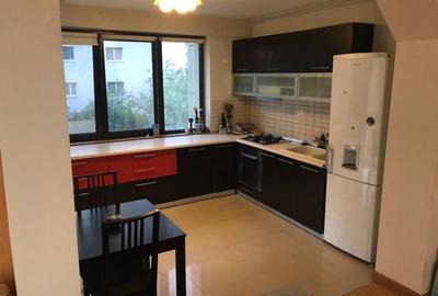 Apartament cu 3 camere nedecomandat în Timpuri Noi