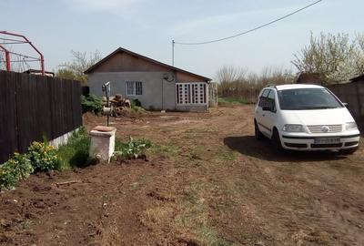VÂND CASĂ ȘI 6,000 MP TEREN INTRAVILAN ÎN ROSIORI TELEORMAN - 1