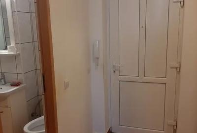 Garsonieră decomandată în Central - 7