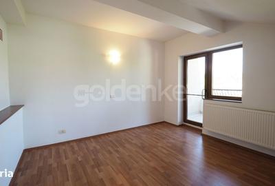 Casă cu 7 camere cu Teren 280 Mp în Central - 18
