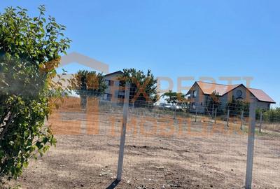 Teren intravilan situat in zona COSTINESTI langa soseaua DC.6 - 5