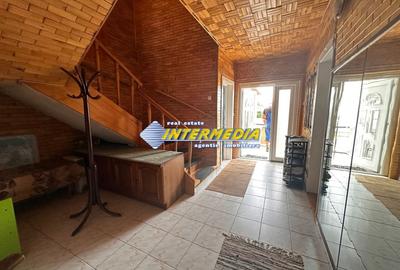 Casă individuală cu 6 camere cu Canalizare în Cetate - 4