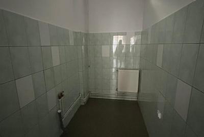 Spațiu comercial, de 143 mp, în Central - 6