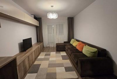 Apartament cu 3 camere decomandat în Apărătorii Patriei