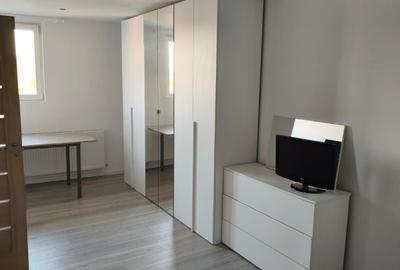 Apartament cu 3 camere decomandat în Ghiroda