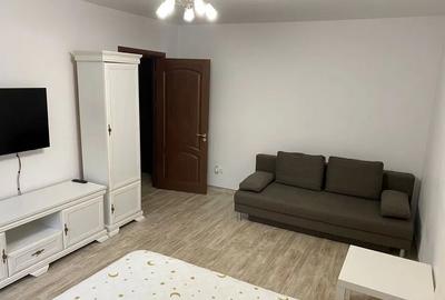 Garsonieră decomandată, mobilată în Faleza Nord