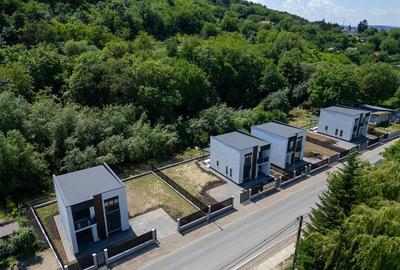 Casă cu 3 camere cu Teren 375 Mp în 9 Mai - 2