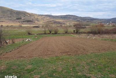 Casă cu 2 camere decomandat cu Teren 90 Mp în Central